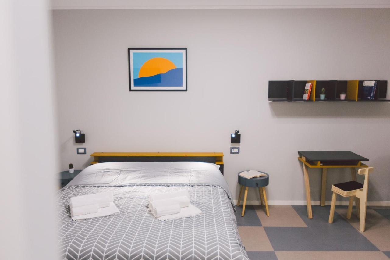 Double bedroom apartment across Ortigia Syracuse Buitenkant foto
