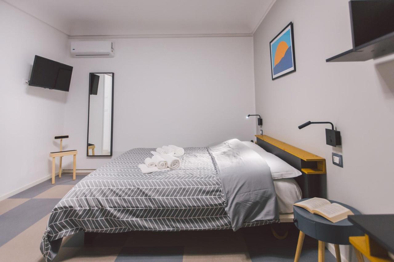Double bedroom apartment across Ortigia Syracuse Buitenkant foto