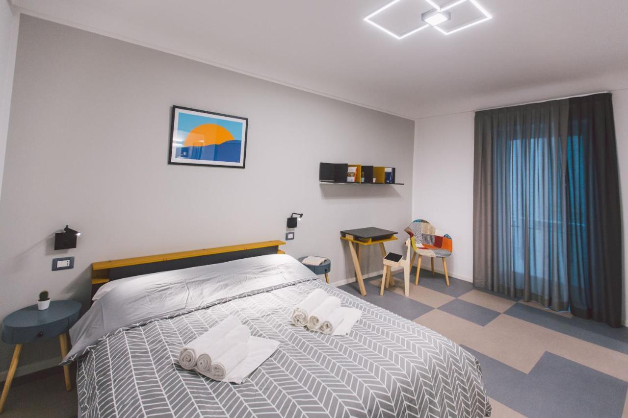 Double bedroom apartment across Ortigia Syracuse Buitenkant foto
