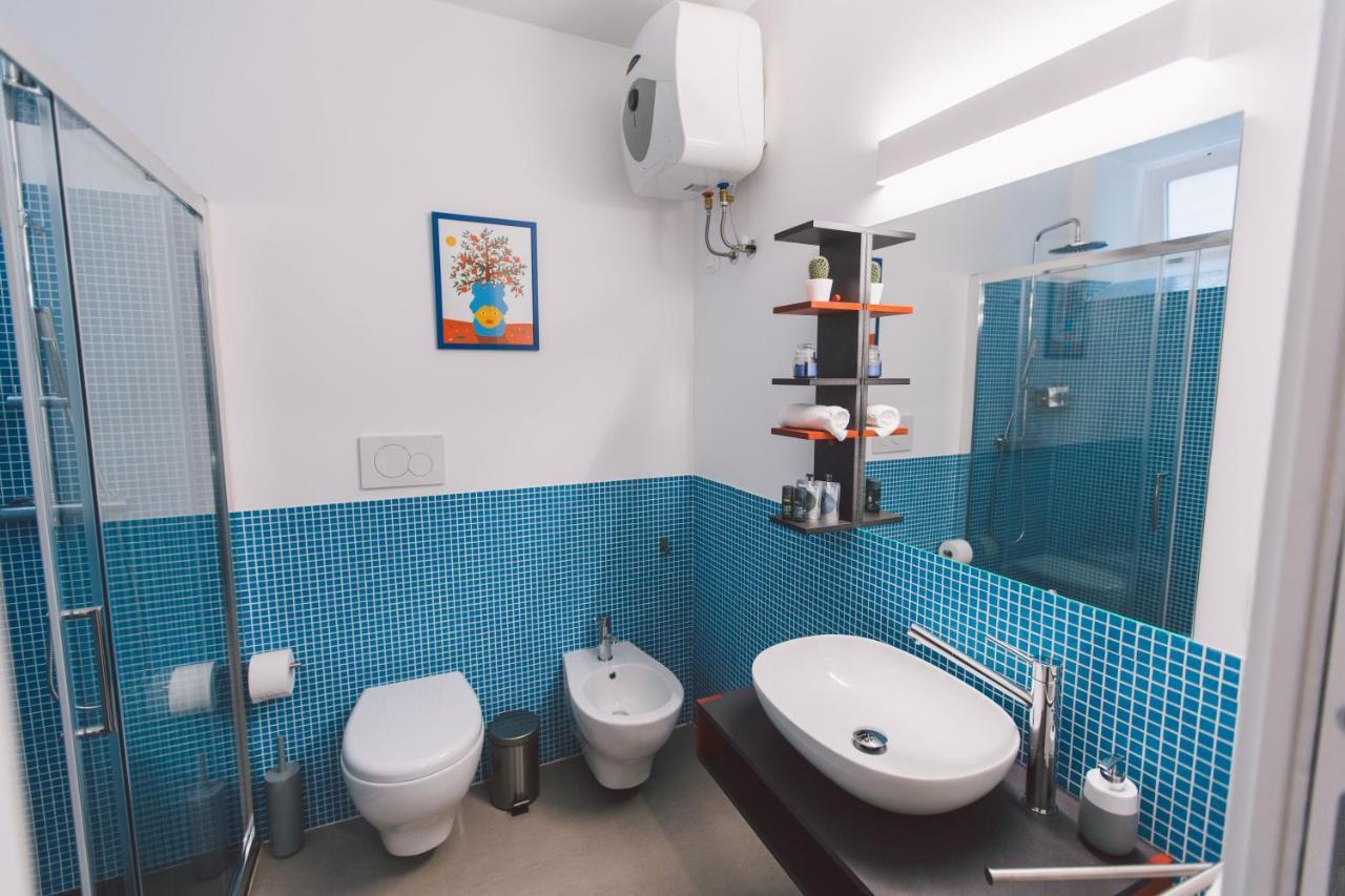 Double bedroom apartment across Ortigia Syracuse Buitenkant foto