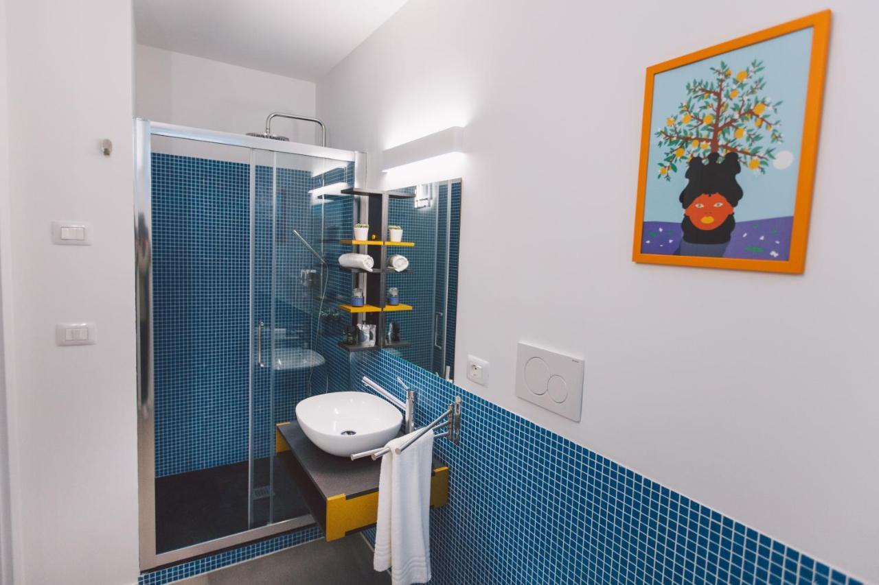 Double bedroom apartment across Ortigia Syracuse Buitenkant foto