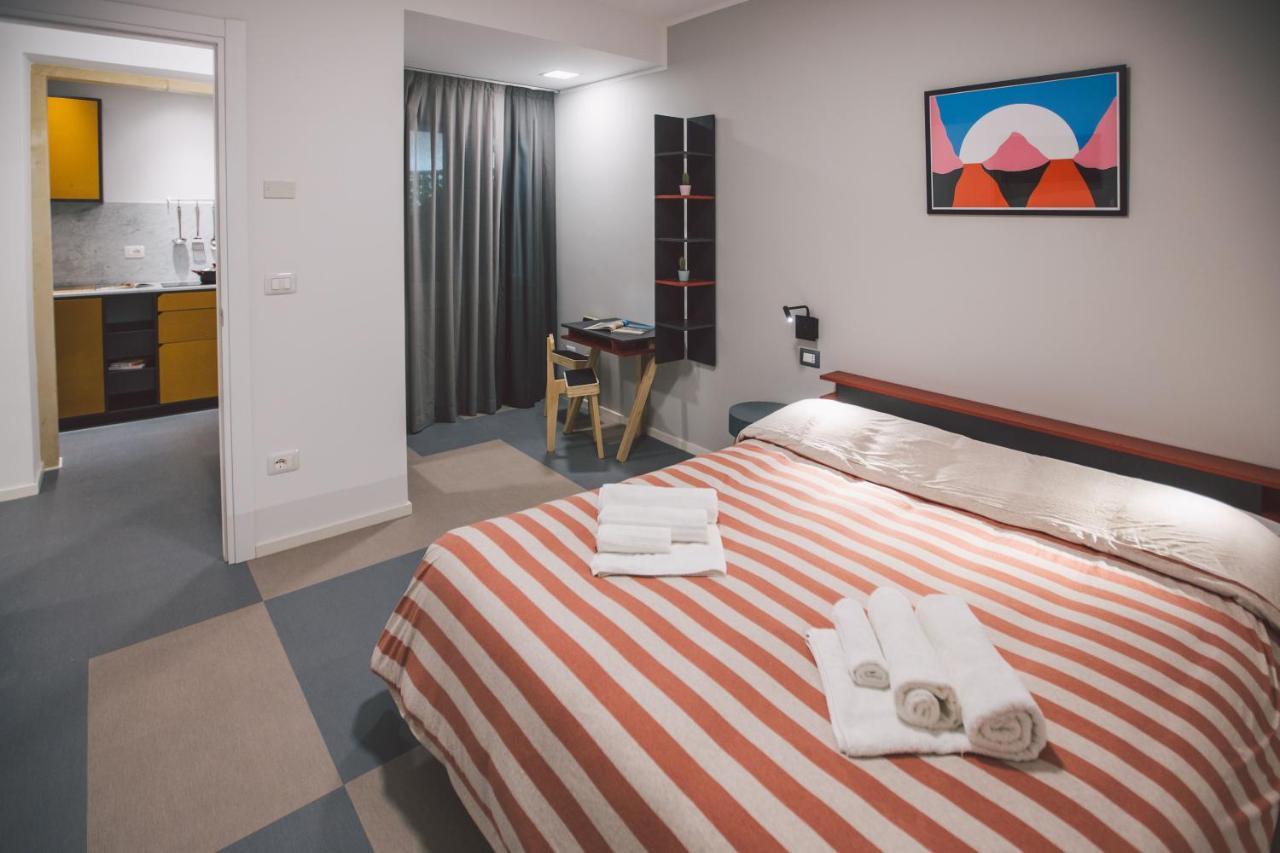 Double bedroom apartment across Ortigia Syracuse Buitenkant foto