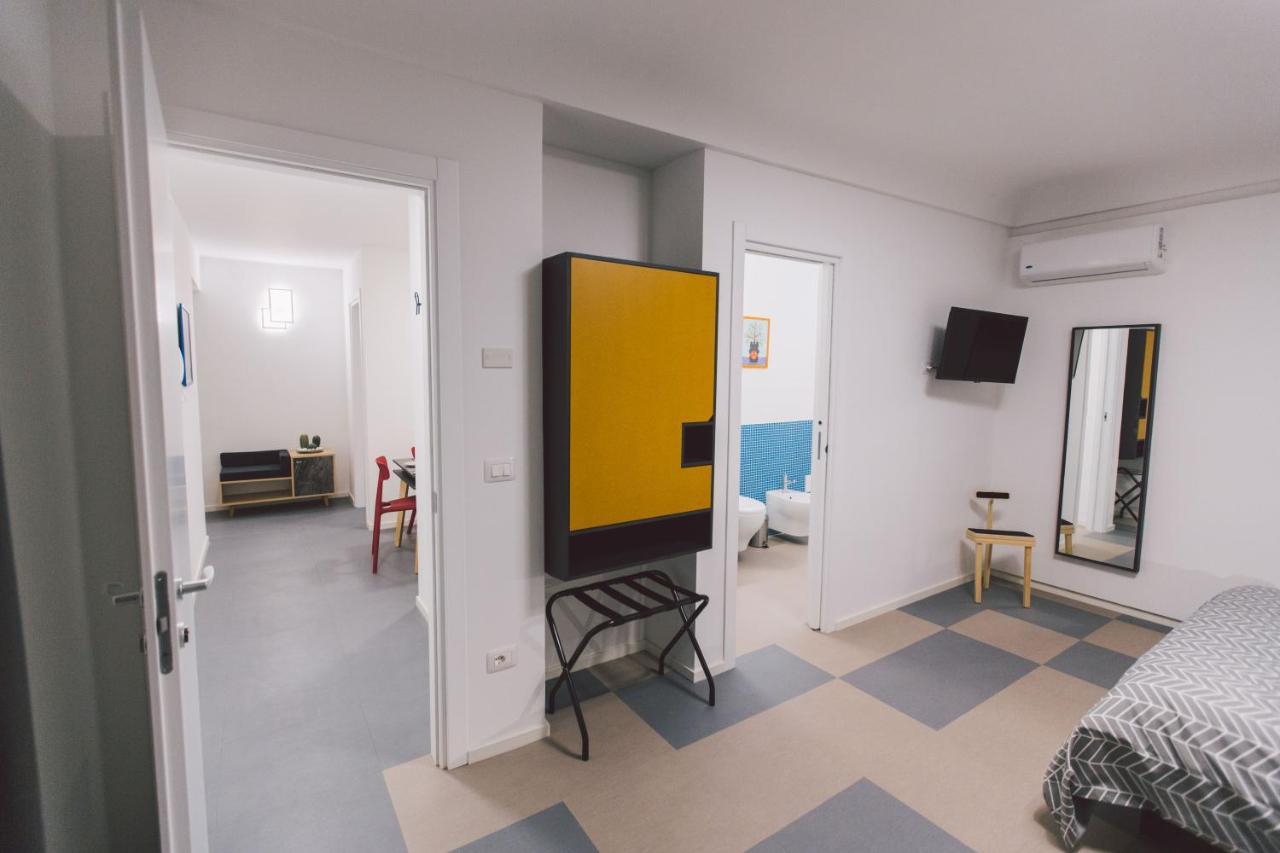 Double bedroom apartment across Ortigia Syracuse Buitenkant foto