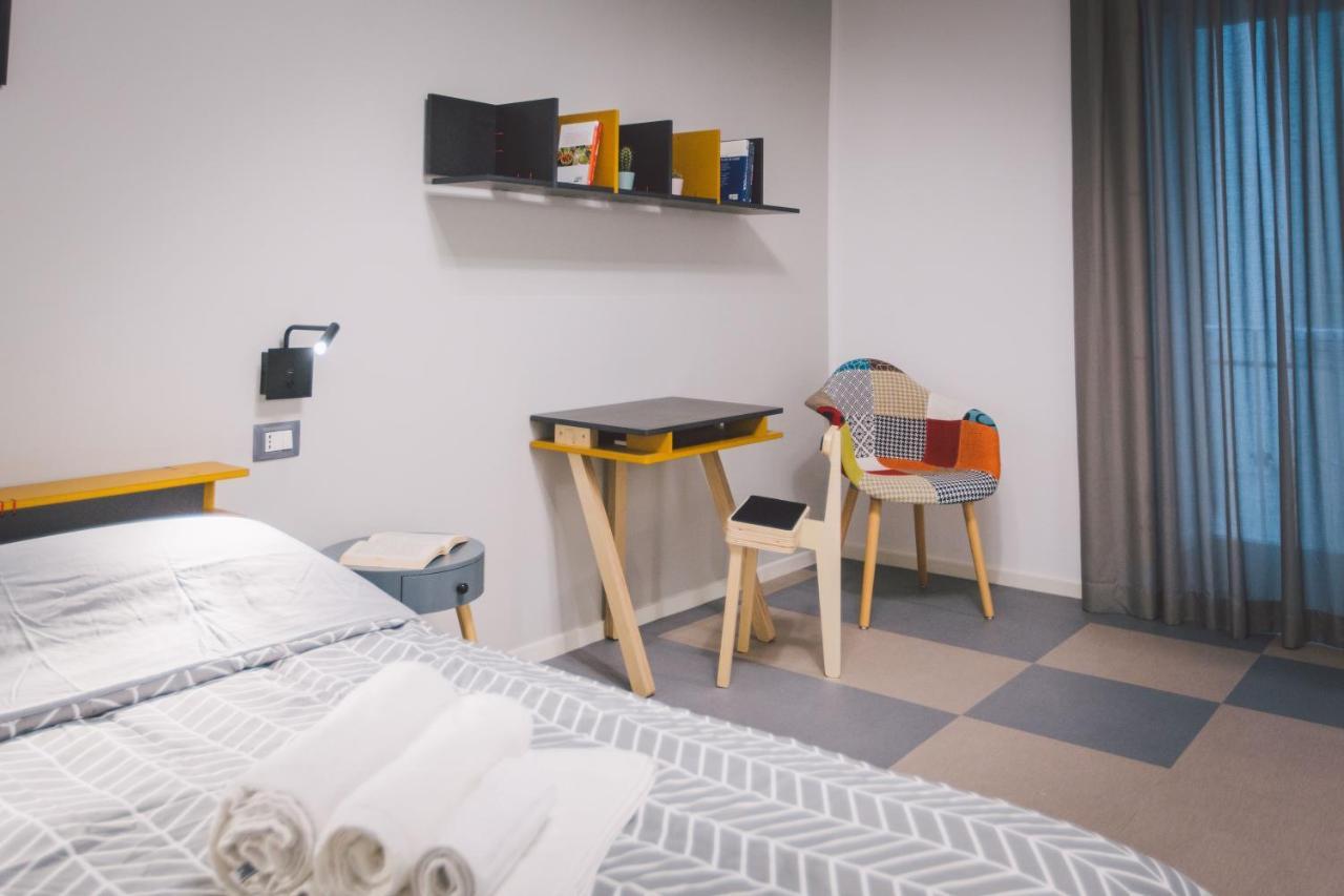 Double bedroom apartment across Ortigia Syracuse Buitenkant foto