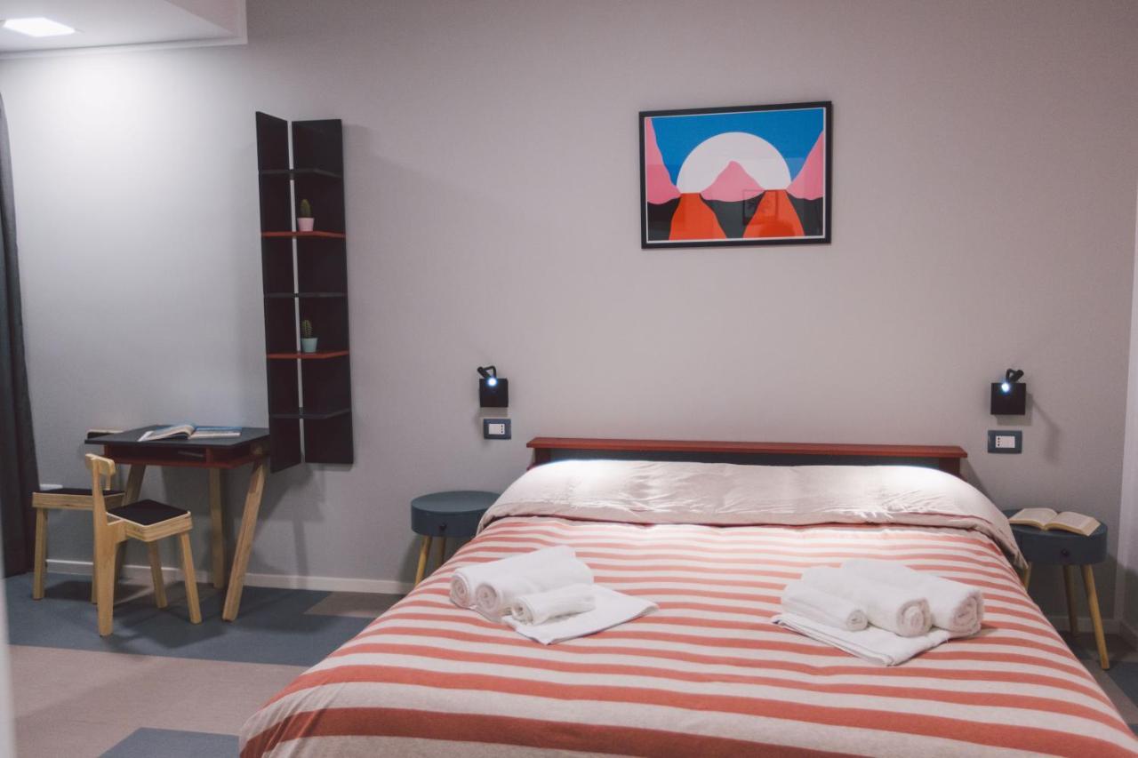 Double bedroom apartment across Ortigia Syracuse Buitenkant foto